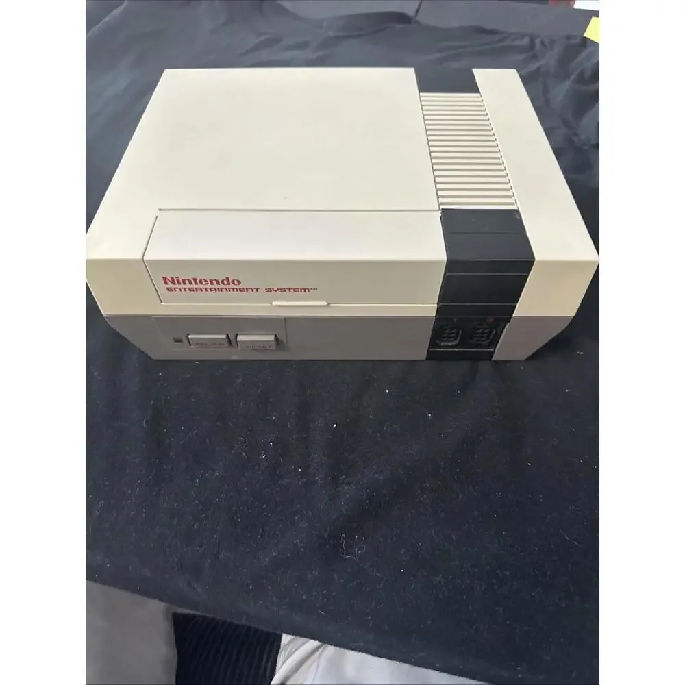 Smooth Top Nintendo Entertainment System NES Console - Gray (NES-001) Near Mint